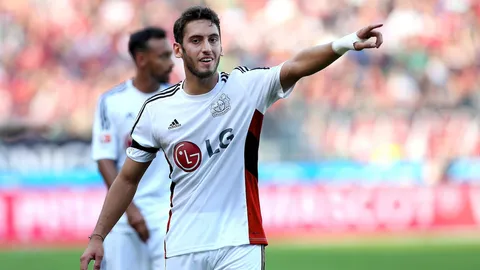 ผีแดงเร่งเครื่องคว้า 'คัลฮาโนกลู' เสริมทัพก่อนปิดตลาด