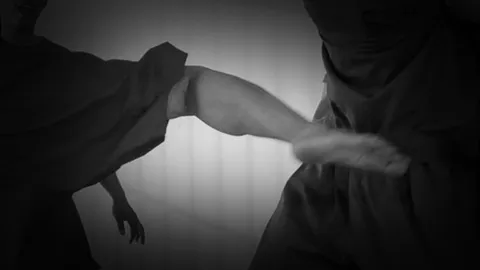 ช่างกระทืบผู้รับเหมา! 3รุม1น่วม อ้างตะโกนแจกของลับในวัด