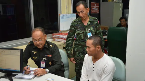 ตร.รถไฟ เจอแรงงานกัมพูชา แจ้งความ ถูกรีดเงิน ขณะโดยสารกลับบ้าน   