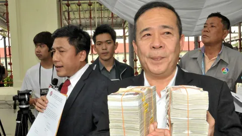 หอบเงิน 2 ล้าน โชว์สื่อฯ 'นปช.' ยัน จ่ายแน่ ถ้าจับมือบึมตัวจริงได้