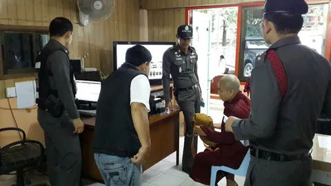 ขู่ห้ามเข้าเมือง! ‘พระพม่า’ ตื๊อบิณฑบาต ตั้งแต่เช้ายันเที่ยง