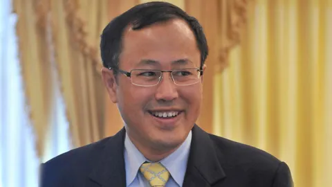 'กลุ่มหลากสี' ยื่นหนังสือ สนช.เลื่อน ลต. 2 ปี ตั้ง กมธ.หาต้นเหตุความขัดแย้ง