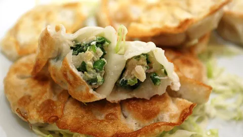 เกี๊ยวซ่า “หลงจู” กินแล้วโชคดี...อิ่มแล้วเฮง