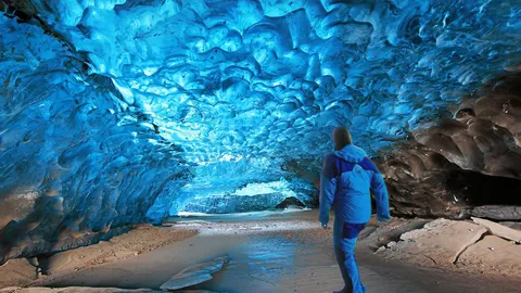 ดิ่งลึกลงถ้ำ ยลความงามใต้พิภพ