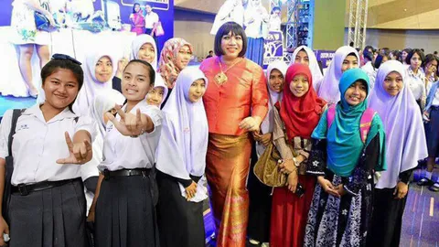 เด็กชายแดนใต้สุดปลื้ม ได้ติวเตอร์ดังนำทางสู่เอ็นทรานซ์