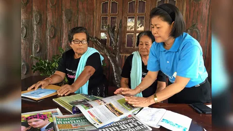 "กศน." หนองคายหนุนผู้สูงอายุอ่านหนังสือ