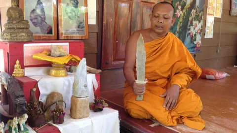 คอหวยฮือ! พบกริชโบราณในวัดเมืองอุบลฯ เชื่อเป็นของโบราณตำนานถ้ำสมบัติ