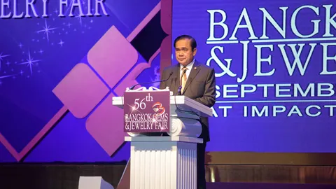 หน.รปภ.นายกฯ ประชุมเครียด หลังถูกบิ๊กตู่ตำหนิ ดึงแขนนายกผู้ค้าอัญมณี