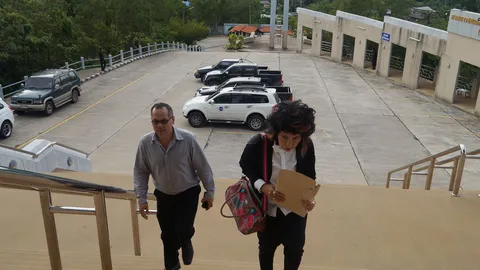 ‘หมอพรทิพย์’ ขึ้นศาลเกาะสมุย เป็นพยานจำเลย คดีฆ่าฝรั่งเกาะเต่า   