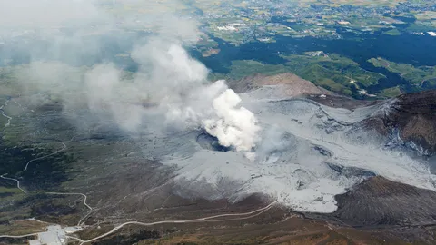 สถานทูตไทยที่ญี่ปุ่น เตือนภูเขาไฟระเบิดที่คุมาโมโตะ แนะฟังประกาศทางการอย่างใกล้ชิด