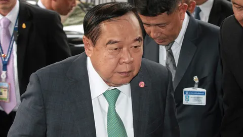  'บิ๊กป้อม' เผย นายกฯ ลงนามตั้ง กรธ.-สปท.หลังกลับจากนอก