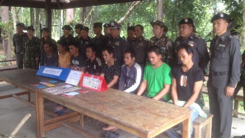 ทหารรวบอดีต ผญบ.-7 มอดไม้ ยกพวกล้อม จนท. ชิงผู้ต้องหา