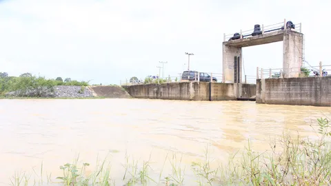 เติมจนล้น! หว่ามก๋อ ทำฝนตกหนักน้ำไหลเข้าอ่างศรีสะเกษ เกิน 100%