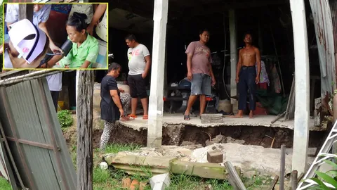 ป้าอ่างทองลมจับ! ฝนตกหนัก 2 วัน ทำบ้านสร้างเกือบเสร็จทรุด