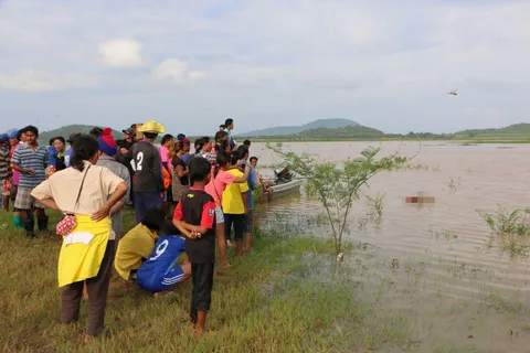 เหลือเชื่อ!! โจ๋18ถูกน้ำป่าพัดหาย 2 วัน เข้าฝันญาติ โยนหมอนหาศพจนพบ