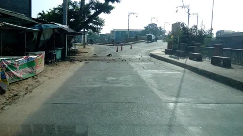 ป่วนไม่เลิก!! โจรใต้วางบึมสะพานกลางเมืองปัตตานี ตร.เจ็บ 3