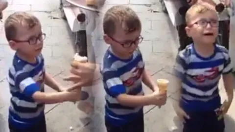 วันนี้จะได้กินมั้ย? คลิปโมโหหนักมาก คนขายไอติมแกล้งหนูน้อยซะหัวปั่น