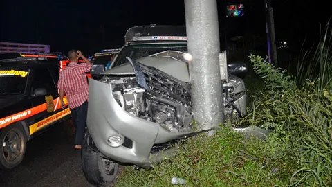 ชนเสายับ 