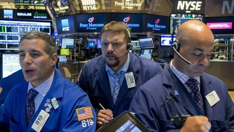 ‘ดาวโจนส์’ ร่วง 78.57 จุด นักลงทุนชะลอซื้อขาย กังวลเฟด ขึ้นดอกเบี้ยปีนี้