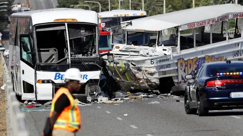 ช็อก! รถบัสน.ศ.ต่างชาติ ชนสนั่น รถนำเที่ยวชมเมืองซีแอตเติล ตาย 4 เจ็บเพียบ