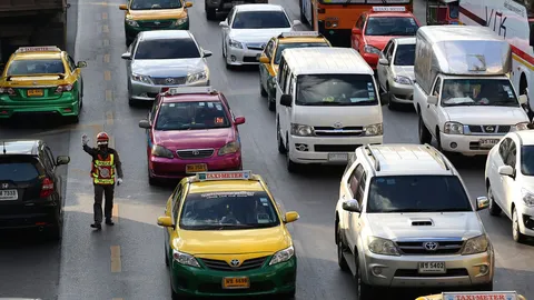 ถนนกรุงธนบุรีสุดยอดรถติด