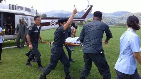 พ่อแม่เดินเท้าขอ ตชด. ช่วย! เด็กดอยป่วยหนัก 5 วัน รุดนำ ฮ. พาส่ง รพ.