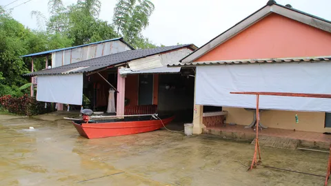 ฝนทิ้งช่วง! ตะกั่วป่า เหลือน้ำท่วมพื้นที่ลุ่ม-ควนโดน กลับสู่ภาวะปกติ