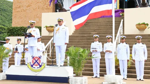 ผอ.ท่าเรือสัตหีบ - ผบ.รร.ชุมพลทหารเรือ ส่งมอบหน้าที่คนใหม่
