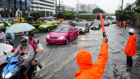 รองผู้ว่าฯกทม. ประชุมเตรียมรับมือฝนตก ต่อเนื่อง 4-6 ต.ค.นี้ 