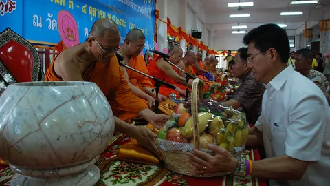 วัดบ้านไร่ จัดวันกตัญญู 'หลวงพ่อคูณ' ศิษยานุศิษย์ร่วมคับคั่ง