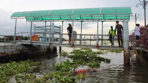 พบศพหนุ่มใหญ่ ลอยกลางเจ้าพระยา คาดคนเดียวกับที่กระโดดเรือข้ามฟาก