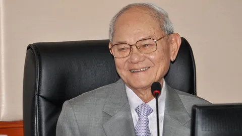 อยากได้บวรศักดิ์ 'มีชัย' ทาบ นั่งที่ปรึกษา กรธ.