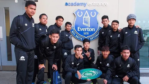 "ช้างศรี" บุกเอฟเวอร์ตัน