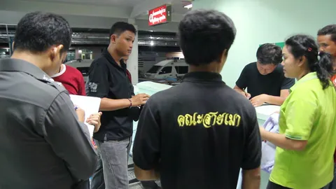 ล่า‘แป๊ะซะ’โจ๋ซ่าปากน้ำ! พาพวกถีบรถ-รุมตีนร. สลบหน้าห้างฯ   