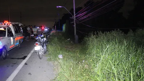 พนักงานขายโทรศัพท์สาว ซิ่งเก๋งขึ้นสะพานเสียหลักชนเสาไฟ ดับอนาถ