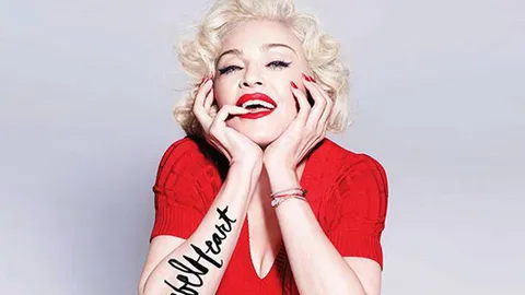 คอสตูมแน่นมาก!! ‘มาดอนน่า’ ทัวร์คอนเสิร์ตโลก