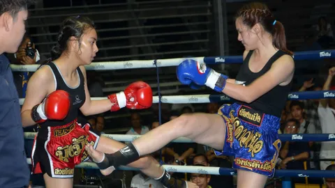 แฟนมวยครางฮือ! ‘ศึกสวยอันตราย’ มุ้งมิ้งฟรุ้งฟริ้ง 2คู่เตะกันกระจาย  