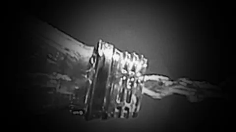 เคลียร์ไม่ได้! หนุ่มบุกสาดน้ำกรดสาว คาลานจอดรถห้างดัง เจ็บทั้งคู่