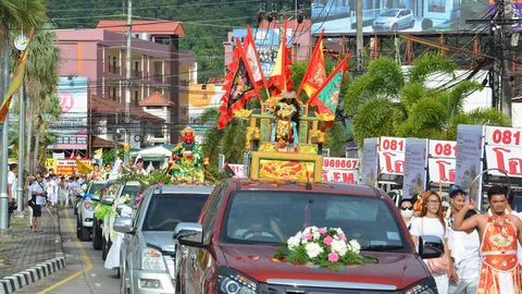 ม้าทรงแสดงอภินิหาร! แห่พระรอบเมืองภูเก็ต นทท.แห่ชมคึก คาดสะพัดพันล้าน