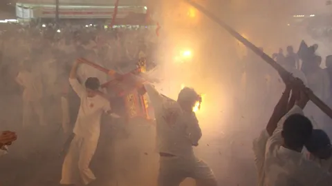 กินเจตรัง ศาลเจ้าพ่อหมื่นราม จุดประทัด 1.5 ล้านนัด ทำพิธีล้างเกี้ยว