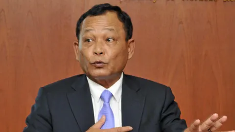 สั่งทบทวนแจกรางวัลหนึ่งแสนครูดีอื้อ