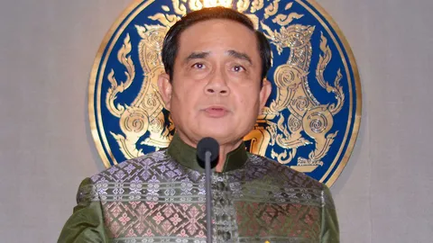 'บิ๊กตู่' คึก โชว์เพลงแข้ง มวยไชยา