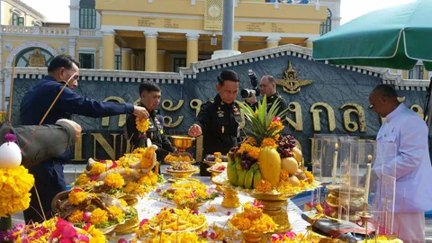'บิ๊กติ๊ก' บวงสรวงบูรณะป้ายกระทรวงกลาโหม ให้สง่างาม