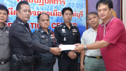 แห่ชม! ตร.เมืองสิงห์ รวบทันควัน คนร้ายควงปืนจี้ร้านทอง 