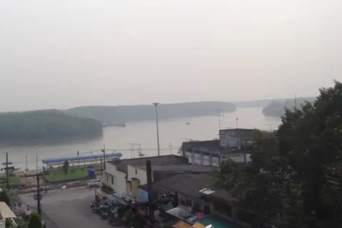 ใต้ยังอ่วม! หมอกควันอินโดฯ ปกคลุมหนาแน่น กระทบเดินเรือ-เที่ยวบิน