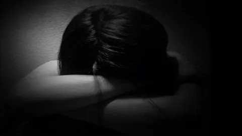 โจ๋หื่นลวงแม่เพื่อนข่มขืน ชิง จยย. หนี เหยื่อแกล้งตายเลยรอด! 