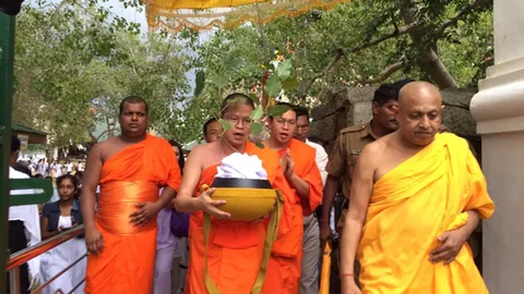 พระ ว.วชิรเมธี อัญเชิญหน่อศรีมหาโพธ์ิ จากศรีลังกามาปลูกในไทย