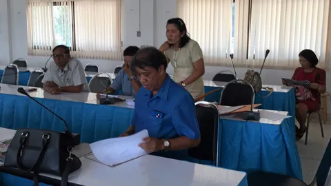 หอบเอกสารชี้แจงประมูลงานสงสัยถูกกลั่นแกล้ง