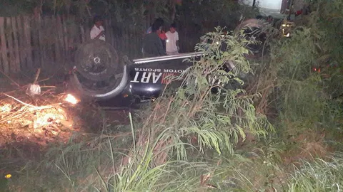 หนุ่มแพร่ขับปิกอัพกลับบ้าน ไม่เห็นถนนกำลังซ่อม คว่ำดับ 1 เจ็บ 3