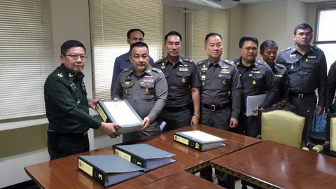 ศรีวราห์ หอบสำนวน คดีบึมกลางกรุง ส่งฟ้องศาลทหาร